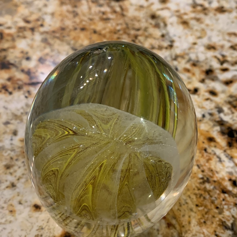 Jellyfish paperweight. Glows in the dark. - Picture 4 of 7